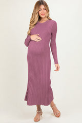 woman wearing a mauve long sleeve ribbed maternity dress and holding her baby bump