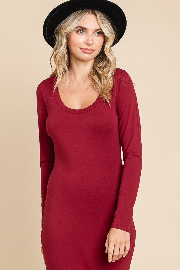 woman wearing a burgundy long sleeve scoop neck dress and a black hat