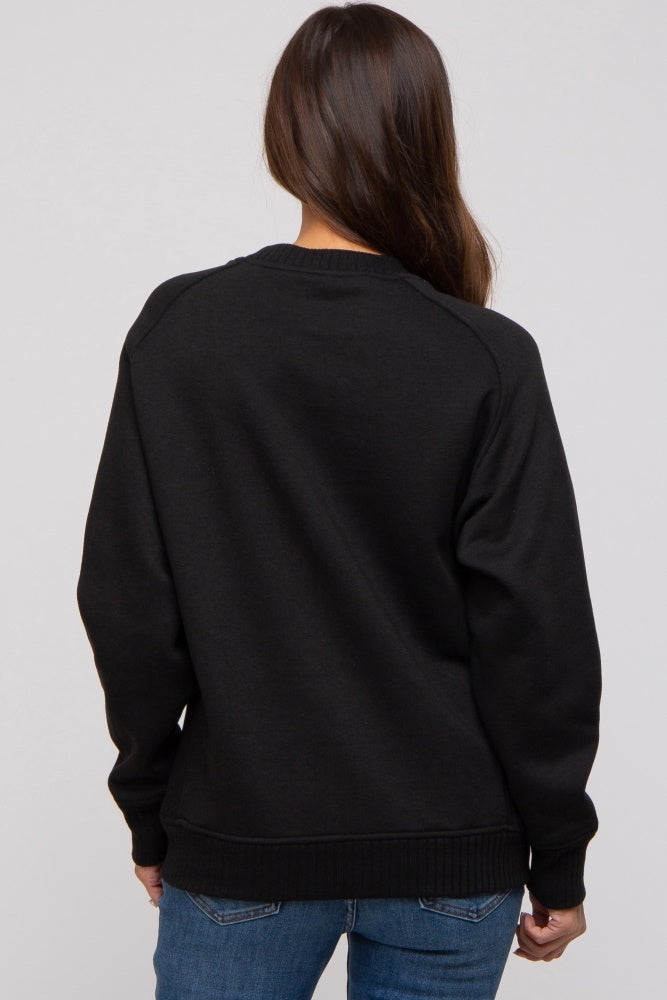 woman wearing a black maternity sweatshirt from the back with long sleeves and a relaxed fit